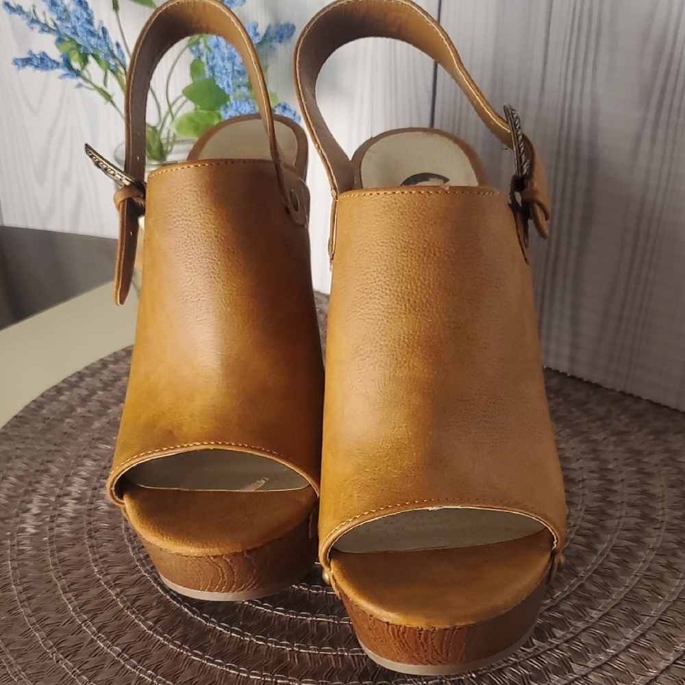 G by Guess Brown Platform Mules with Buckle - Picture 2 of 10